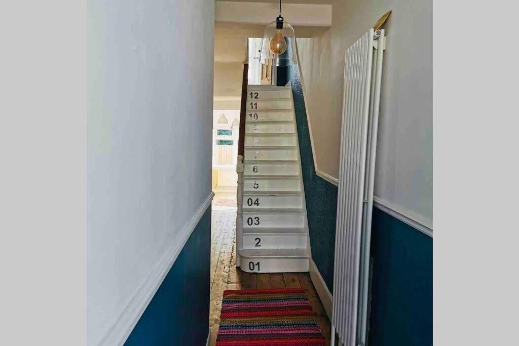 Lovely Seaside Town House เฮสติงส์ ภายนอก รูปภาพ